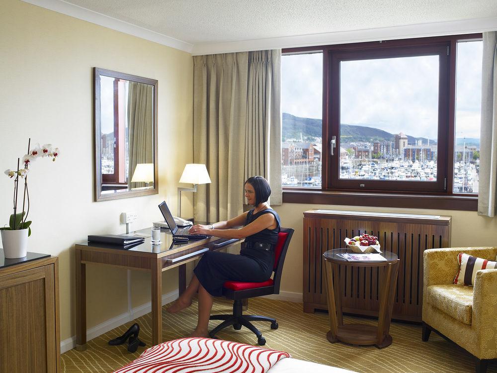 Delta Hotels By Marriott Суонси Экстерьер фото