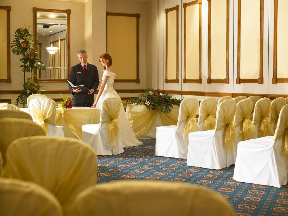 Delta Hotels By Marriott Суонси Экстерьер фото