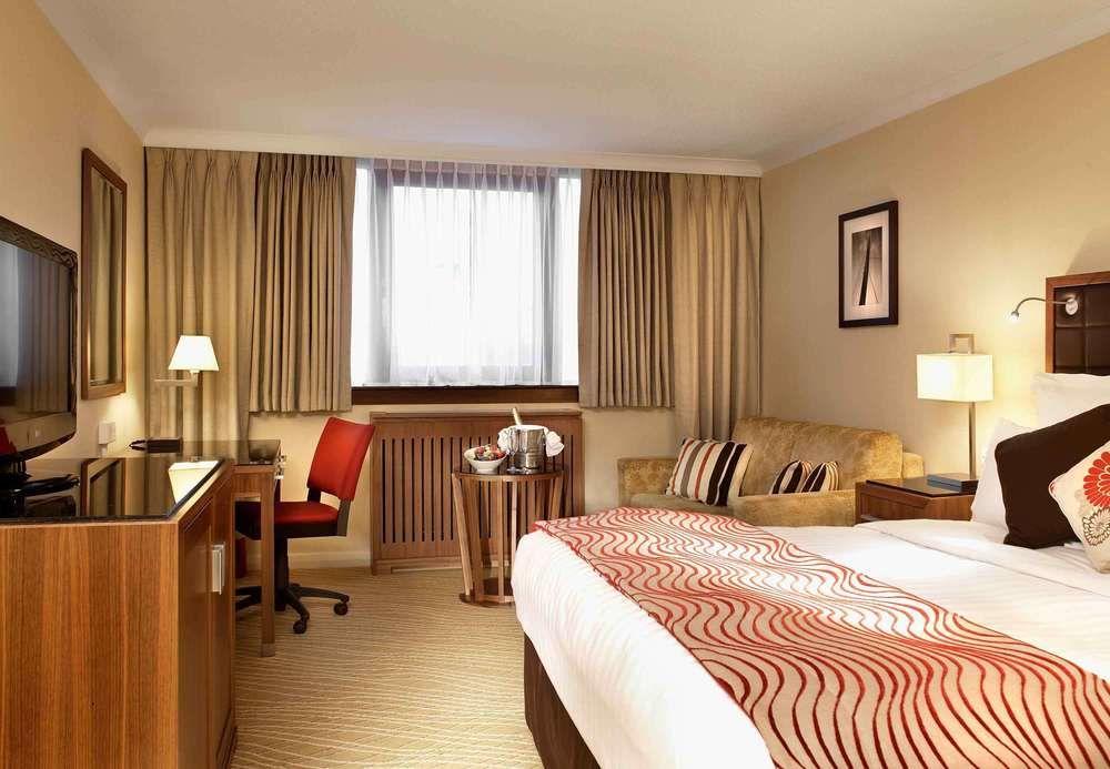 Delta Hotels By Marriott Суонси Экстерьер фото