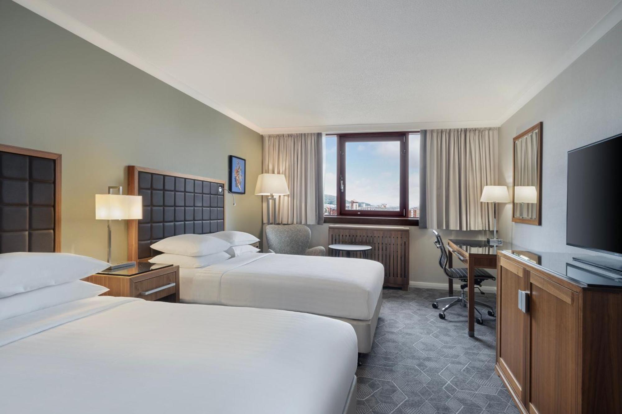 Delta Hotels By Marriott Суонси Экстерьер фото