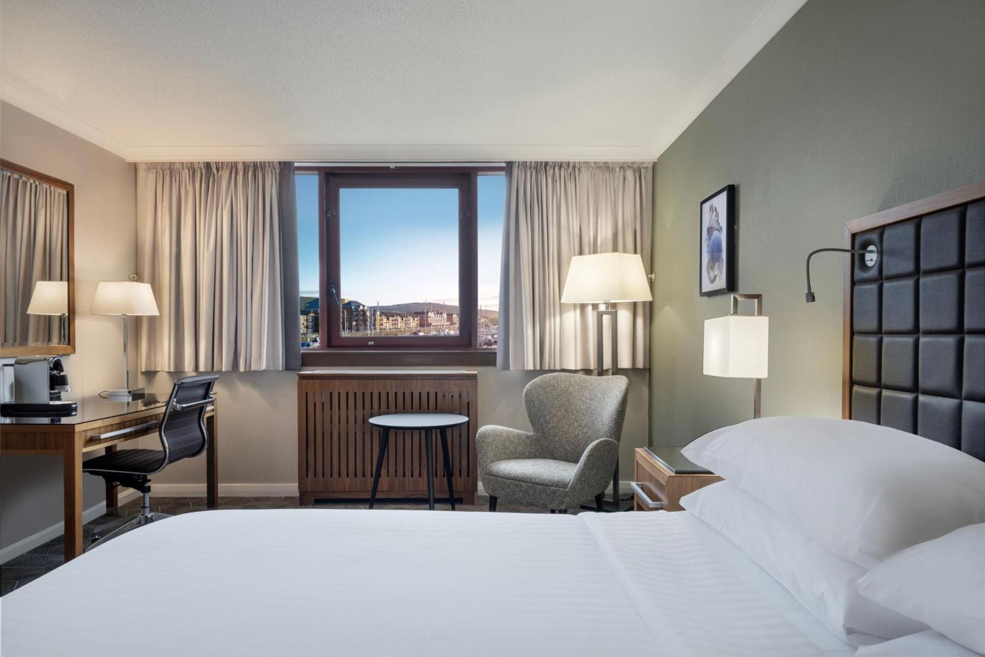 Delta Hotels By Marriott Суонси Экстерьер фото