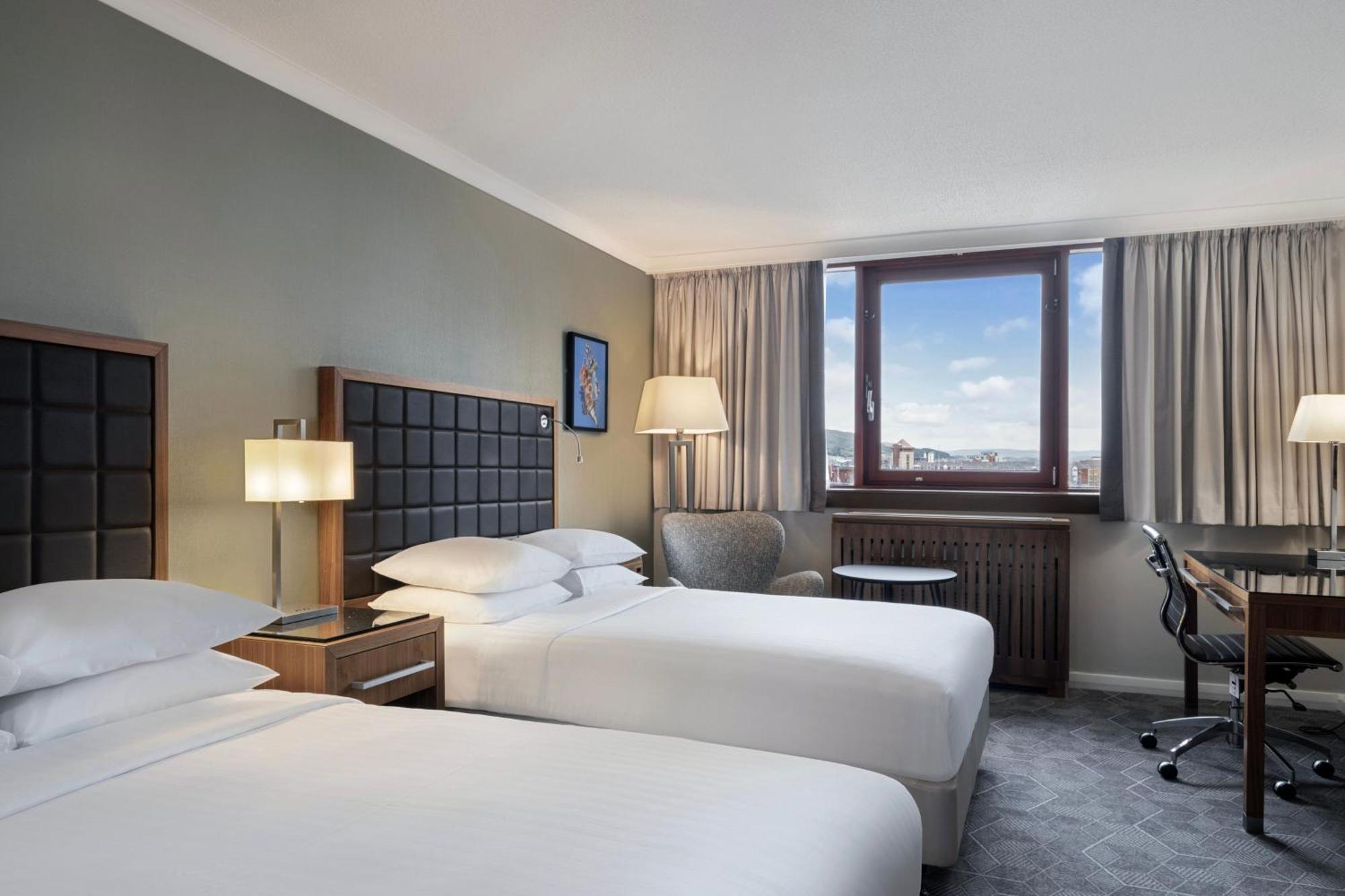Delta Hotels By Marriott Суонси Экстерьер фото