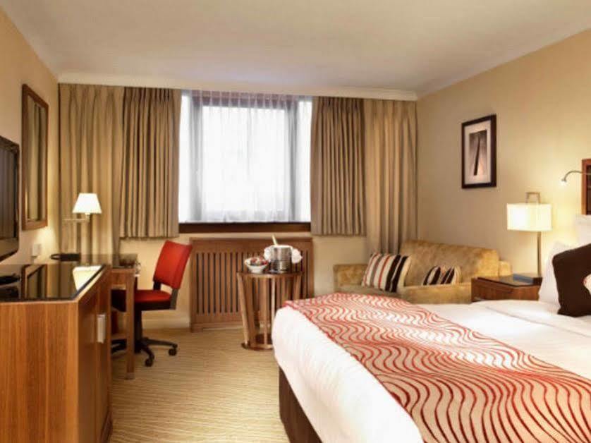 Delta Hotels By Marriott Суонси Экстерьер фото